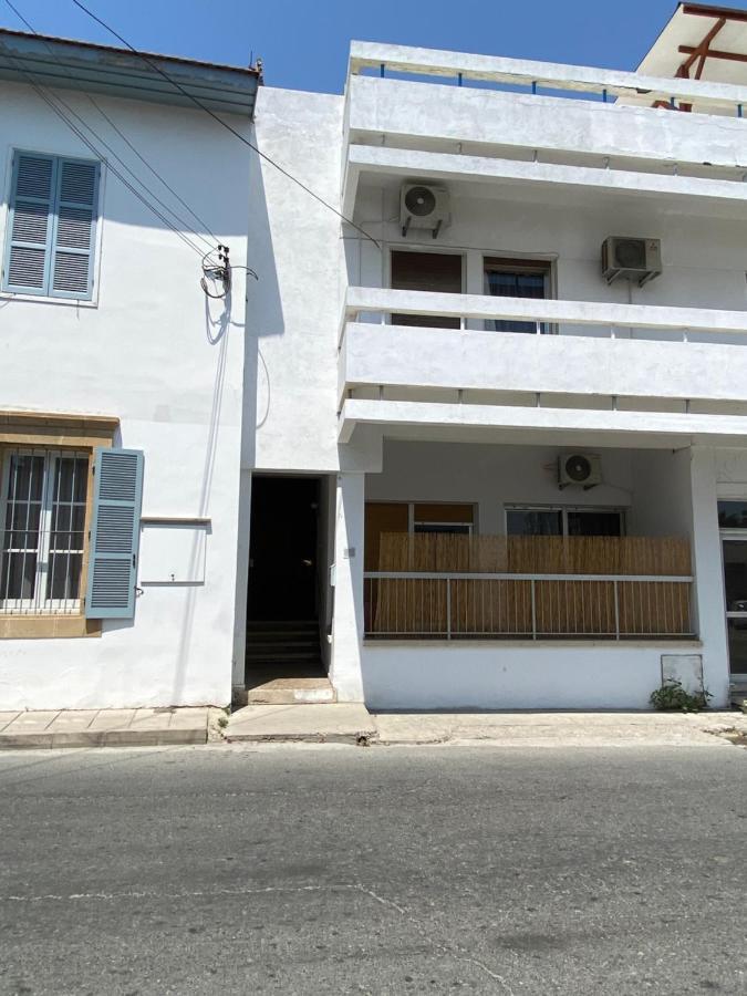 Hostel Past Or Trail Larnaka Exterior foto
