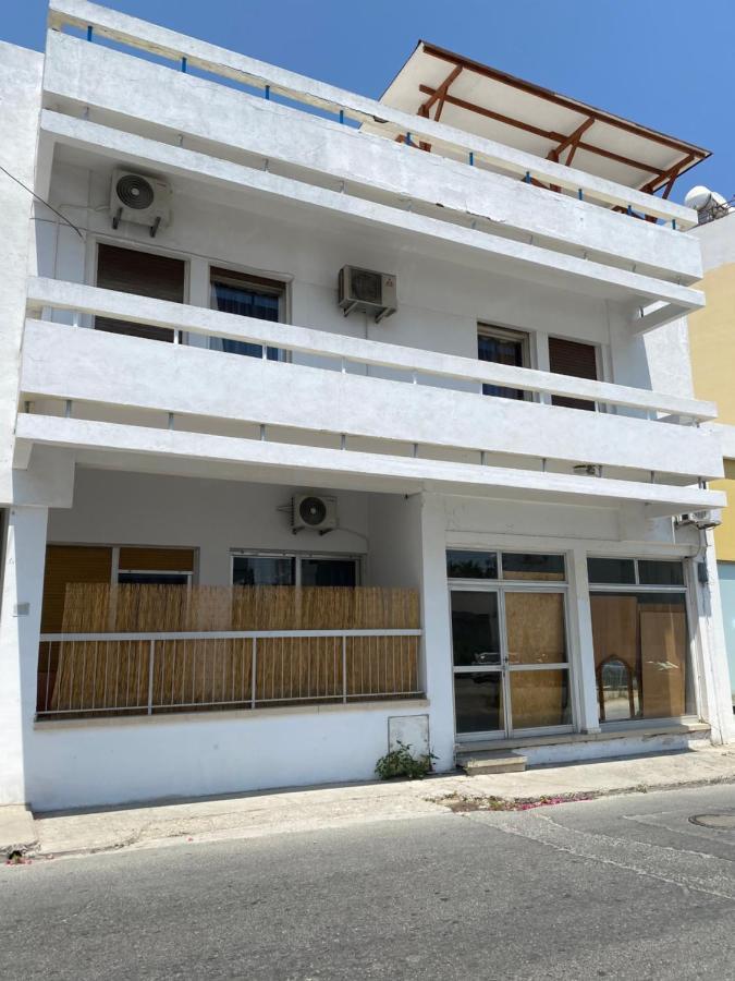Hostel Past Or Trail Larnaka Exterior foto
